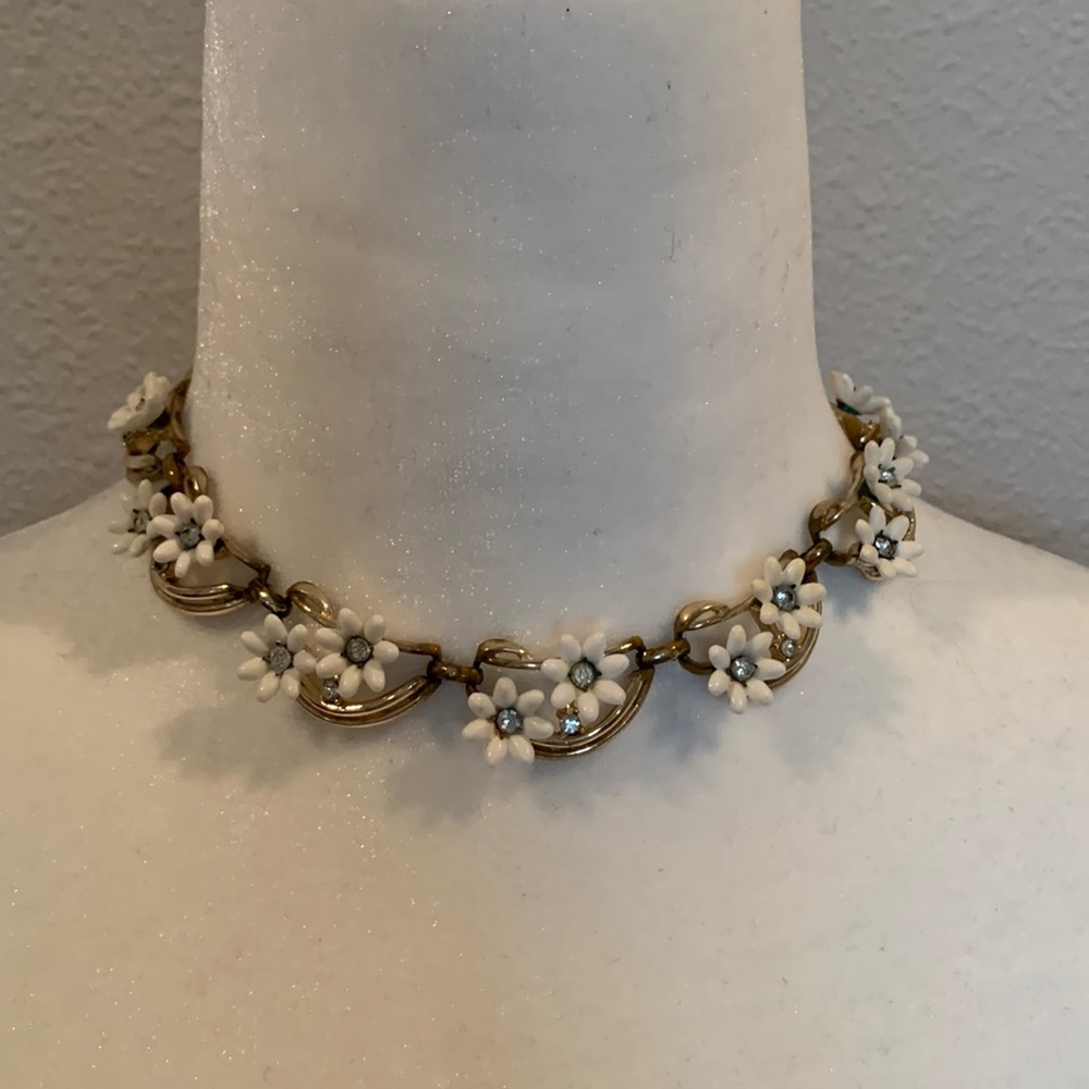 Vintage Daisy Necklace